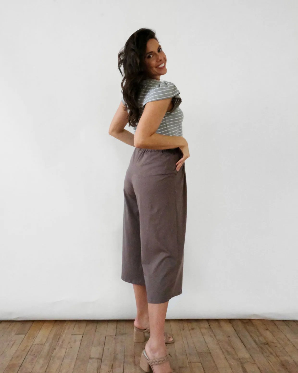 MOANA cropped pants in Mushroom