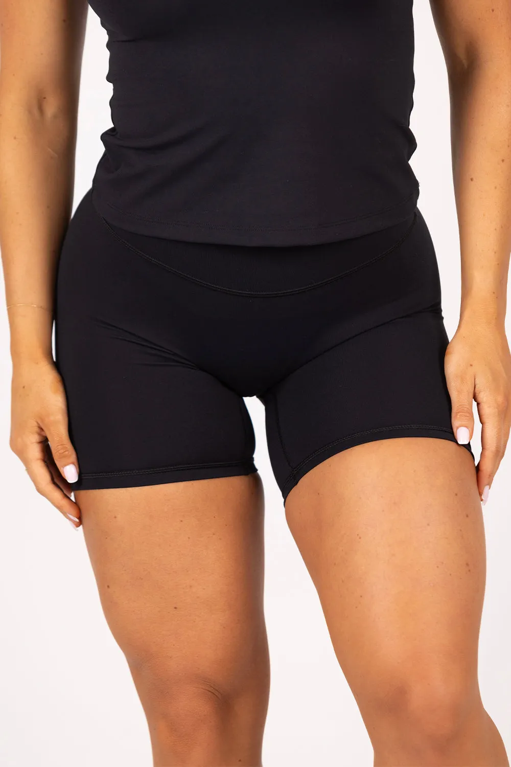 MON CHRI 6" Short - Black