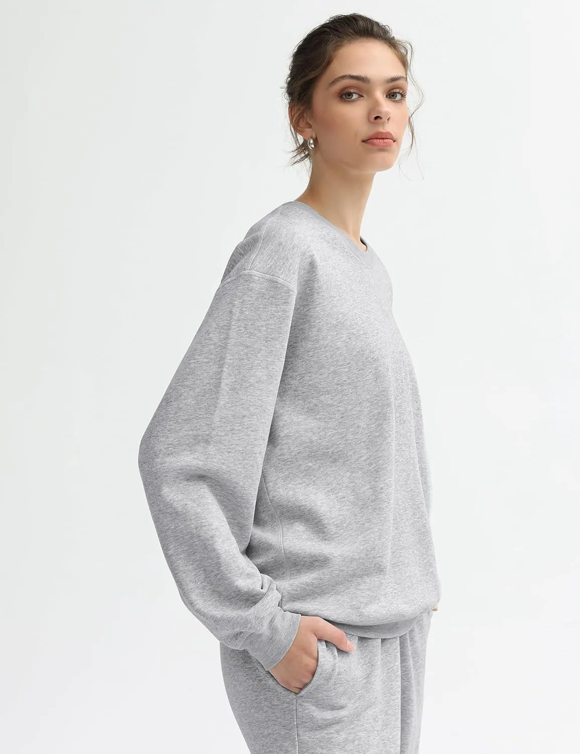 PUMIEY Women's Oversized Sweatshirt Crewneck Long Sleeve Loose Pullover Tops Fall Fashion Airy Collection
